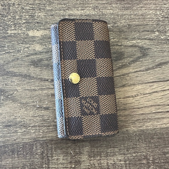 Louis Vuitton Accessories - Louis Vuitton 4 key holder in damier